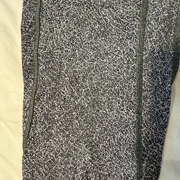 Lululemon leggings size 8 new without tags - Picture 3 of 6